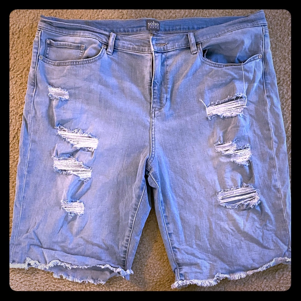 Distressed Bermuda short